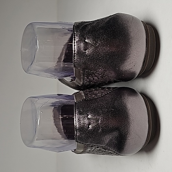 Vionic Metallic Flats - Picture 7 of 14